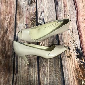 Calvin Klein tan heel shoes size 9